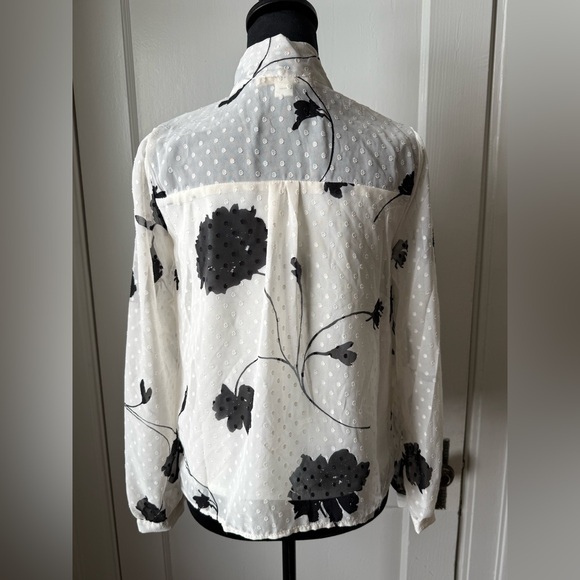 Monteau Black and White Floral Blouse - Picture 6 of 11